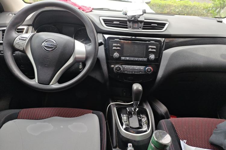 Used Nissan Qashqai 2016 2.0L CVT Elite Edition Center Console