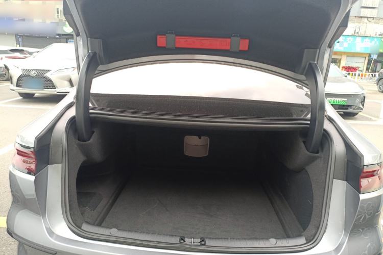 Used BYD Han 2024 EV Glory Edition 605KM Front-Wheel-Drive Premium Model Trunk