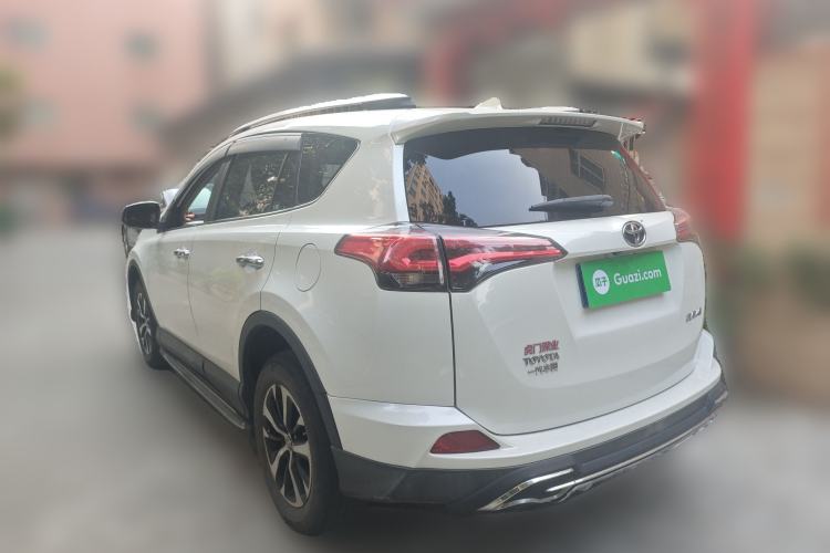 Used Toyota RAV4 2016 2.0L CVT Two-Wheel Drive Fashion Edition China V Standard

