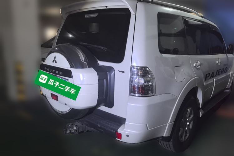 Used Mitsubishi Pajero 2014 3.0L Luxury Edition Rear Right 45 Deg