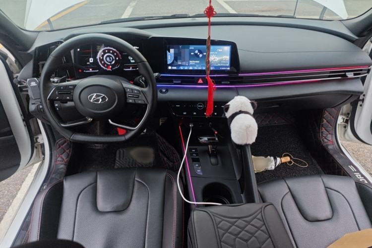 Used Hyundai Elantra 2022 240TGDi DCT LUX Prestige Edition Interior 2