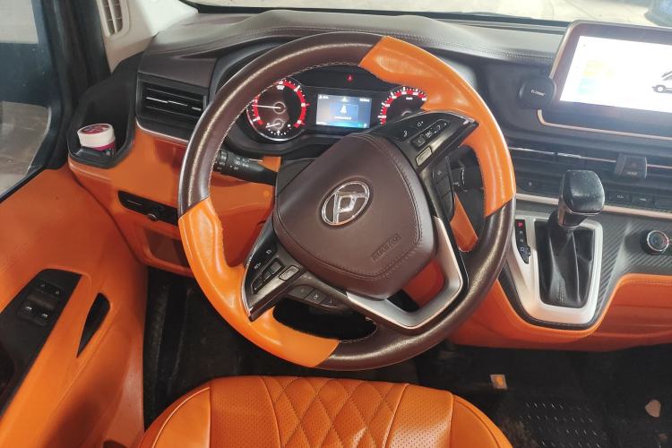 Used SAIC MAXUS Xintu V90 2022 2.0T Automatic Zhiyun King Rear-Drive Long Wheelbase High-Roof Design with Single Rear Tire—6/7 Seater