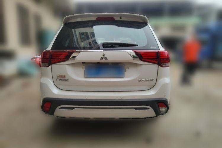 Used Mitsubishi Outlander 2019 2.4L 4x4 Zhi Xiang Edition 5 Seats China V Emission Standard