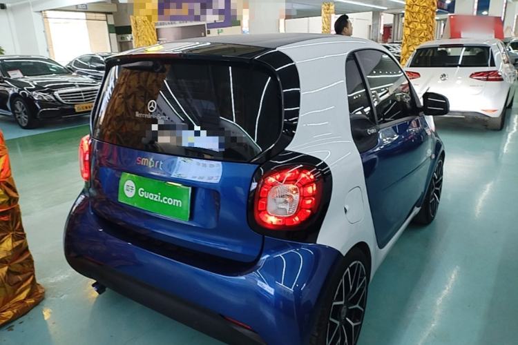 Used smart fortwo 2015 1.0L 52 kW hardtop Dynamic version
