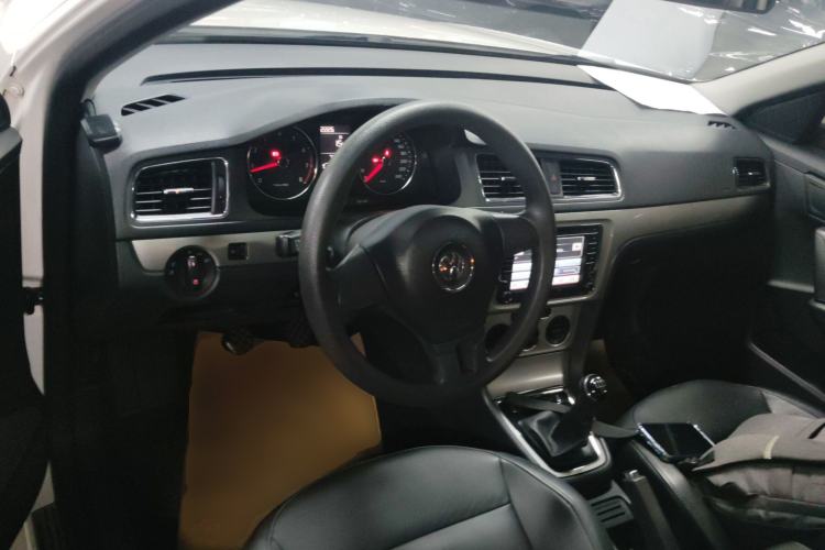 Used Volkswagen Lavida 2013 Restyled Classic 1.6L Manual Comfort Edition Center Console