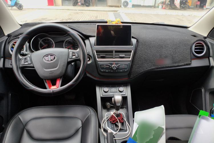 Used Bestune X40 2018 Internet Celebrity Edition 1.6L Automatic Luxury Version Center Console