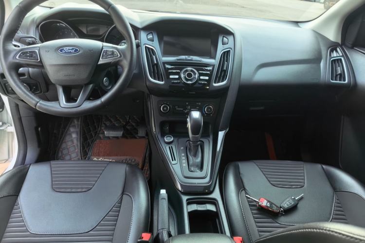 Used Ford Focus 2018 Hatchback Classic 1.6L Automatic Trendy SmartDrive Edition Interior 3