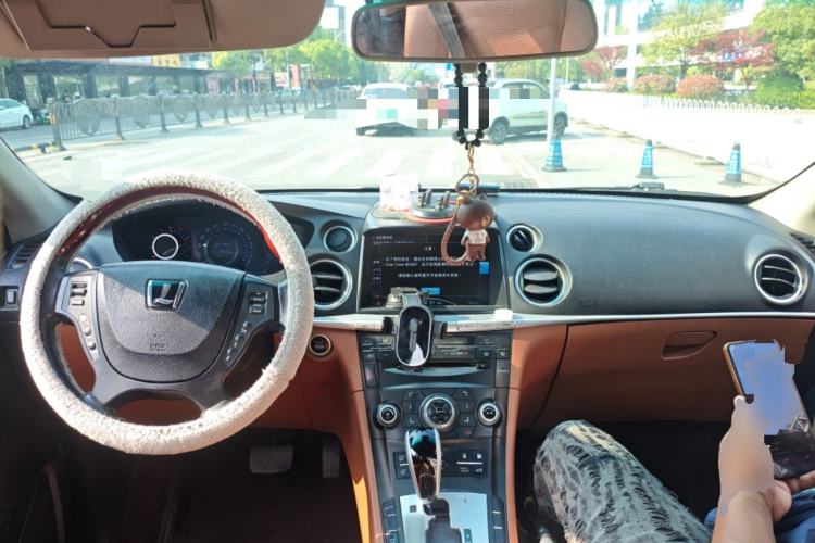 Used Luxgen Great 7 SUV 2014 2.2T Two-Wheel-Drive Smart Version Center Console