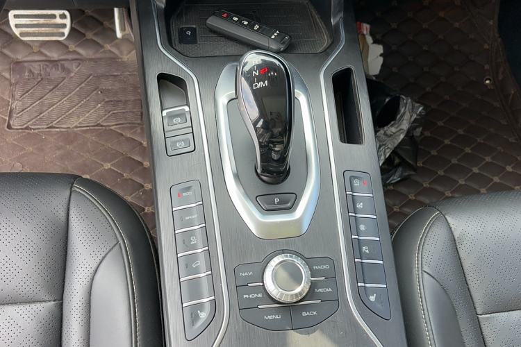 Used Wey VV6 2018 2.0T Two-Wheel-Drive Ultra-Luxury Version China V Standard