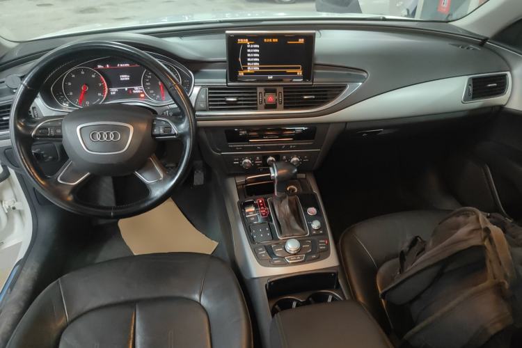 Used Audi A7 2013 30 FSI Standard Edition Center Console