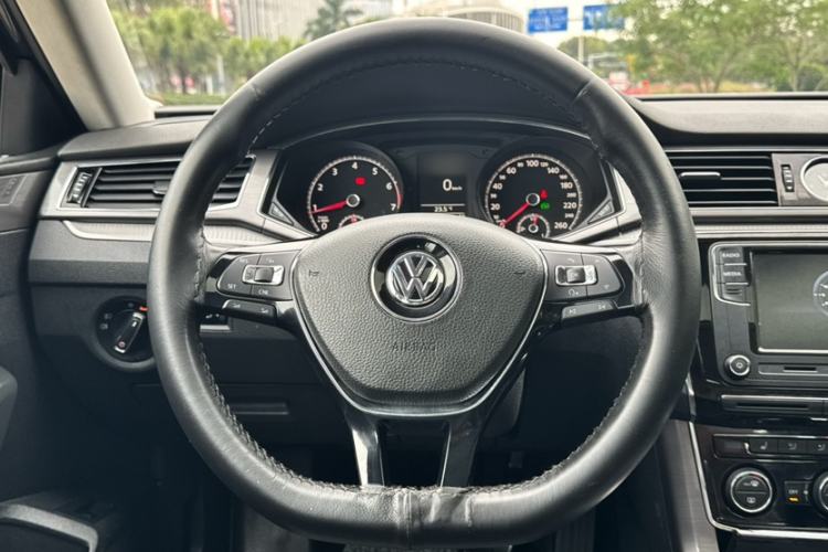 Used Volkswagen Passat 2017 280TSI DSG Luxury Edition Interior 6