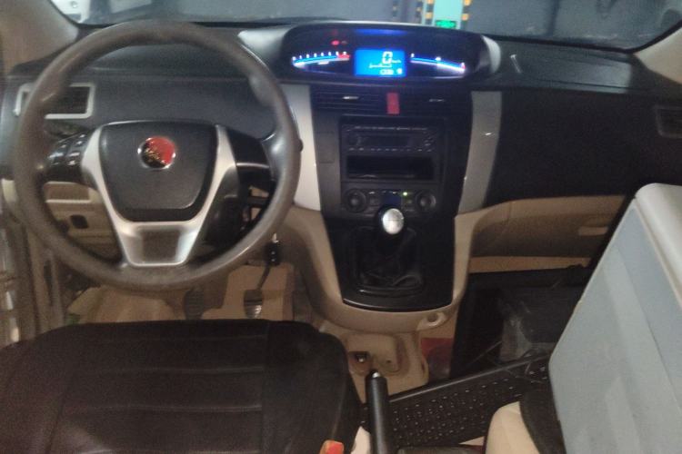 Used FORTHING Joyear SUV 2012 1.6L Luxury Model Center Console