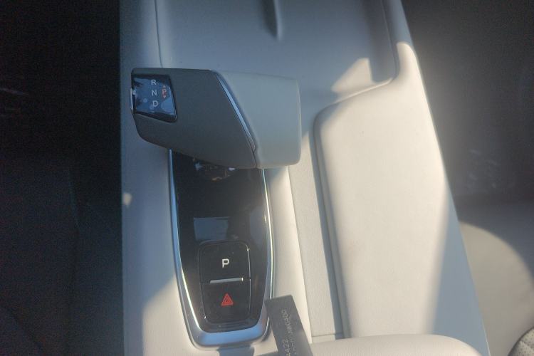 Used Changan UNI-Z New Energy 2024 Blue Whale Smart Electric iDD 125km Excellence Model
