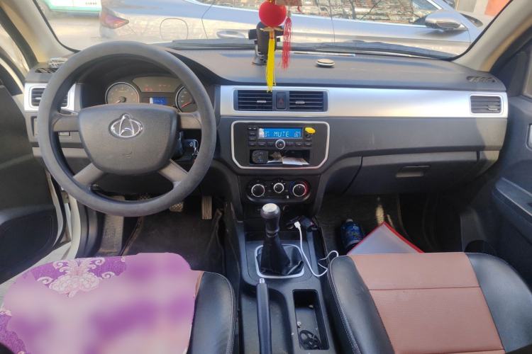 Used CHANGAN KAICHENG Shenqi F30 2020 1.5L Elite Edition China VI Standard Double-Cab Short Wheelbase DAM15KL Center Console