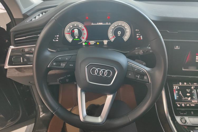 Used Audi Q7 2022 55 TFSI quattro S line Sport model

