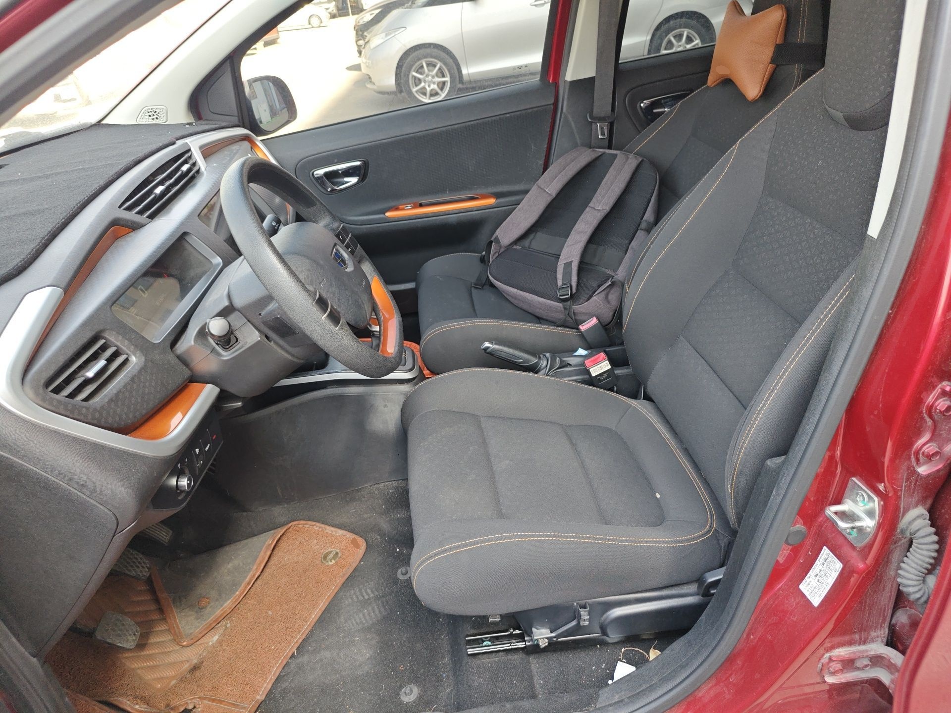 Переднее сиденье в автомобиле