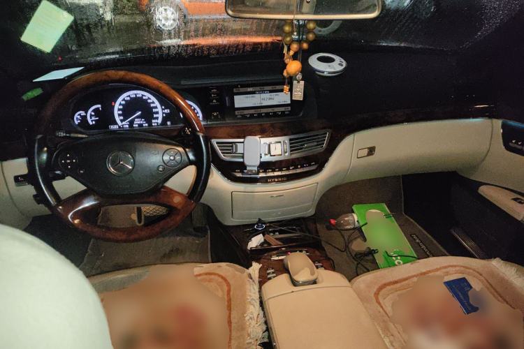 Used Mercedes-Benz S-Class 2010 S 400 L HYBRID Center Console