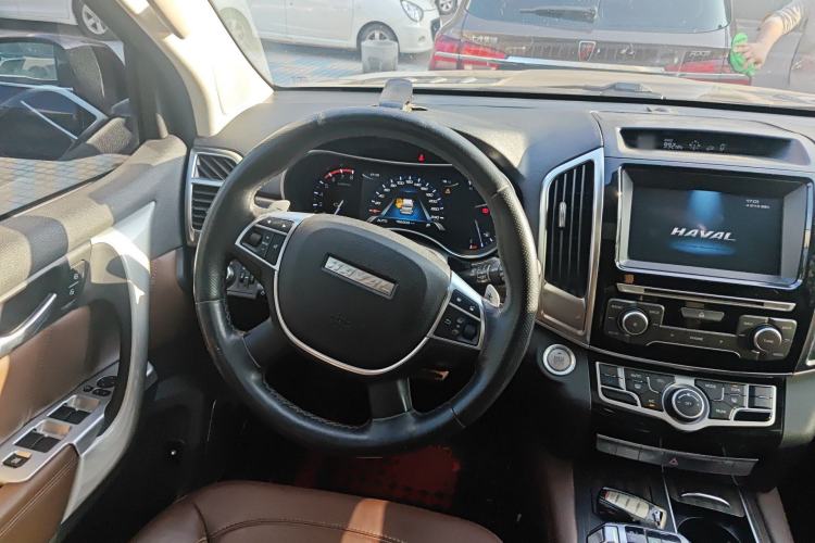Used Haval H9 2017 2.0T Gasoline 4x4 Comfort Edition 5 Seats Steering Wheel