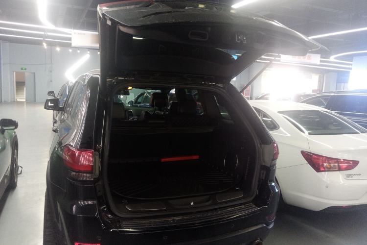 Used Jeep Grand Cherokee 2015 3.0L Comfort Navigation Edition Trunk