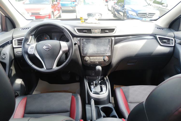 Used Nissan Qashqai 2016 2.0L CVT Luxury Edition Center Console