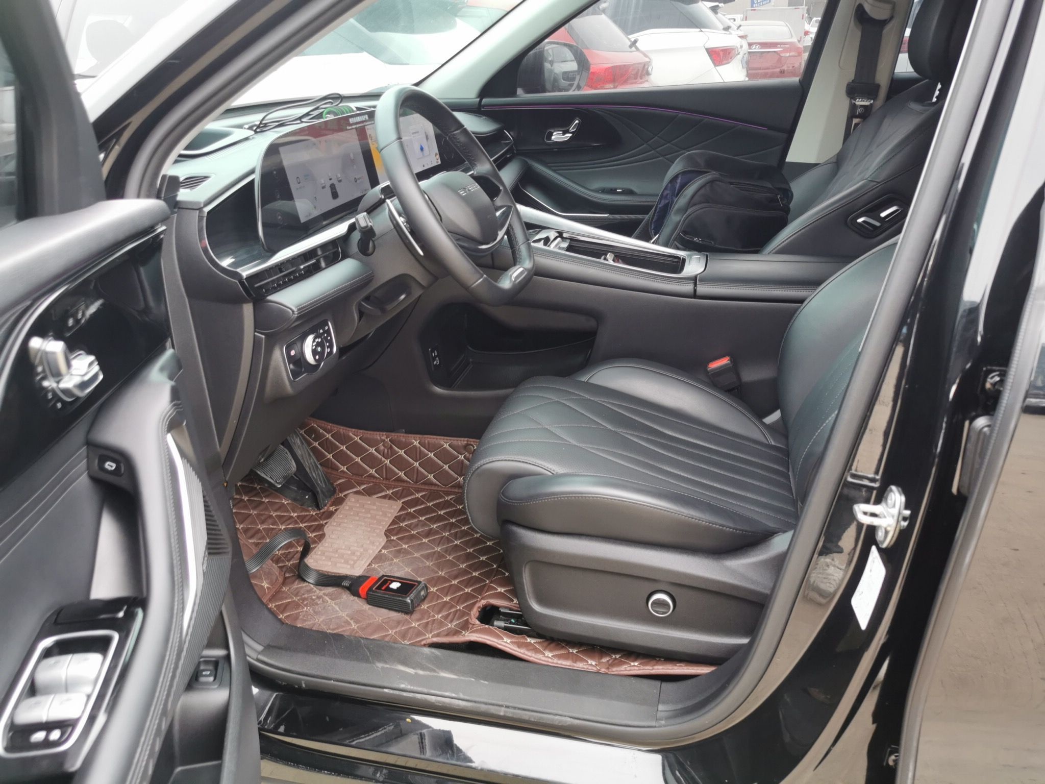 Переднее сиденье в автомобиле