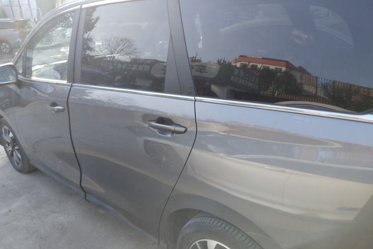 Used SAIC MAXUS EUNIQ 5 2020 Flagship Version with Large Battery 7 Seats