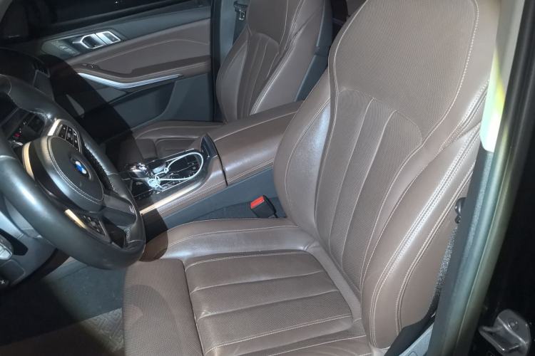 Used BMW X5 2019 xDrive40i Luxury Model with M Sport Package Left Front Seat