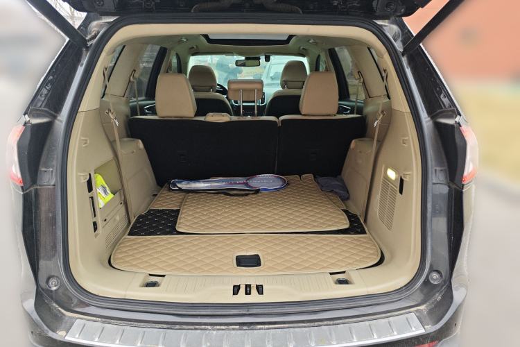 Used Ford Edge 2015 2.0T GTDi Two-Wheel-Drive High-Line Version
