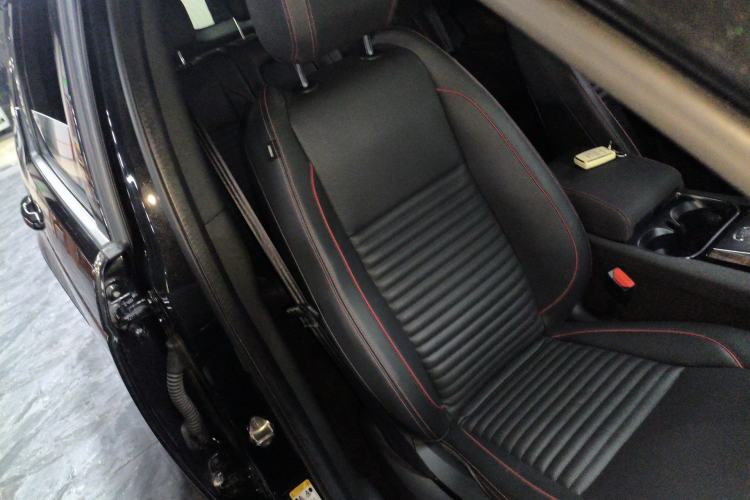 Used Land Rover Discovery Sport 2020 249 PS R-Dynamic Performance Edition Right Front Seat