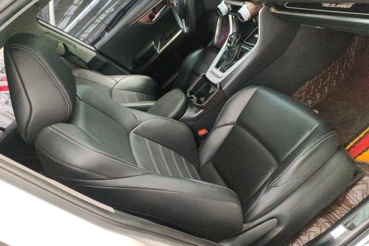 Used Toyota Wildlander 2022 2.0L CVT 4x4 Luxury PLUS Edition