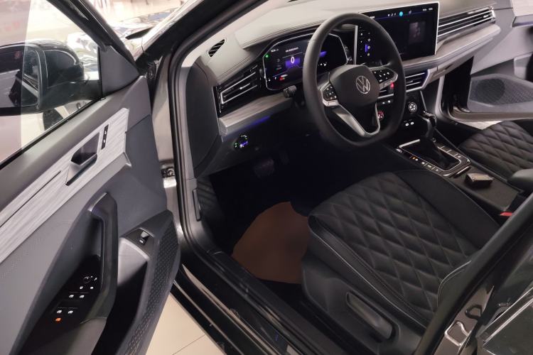 Used Volkswagen Sagitar 2023 300TSI DSG Excellence Edition Driver Seat