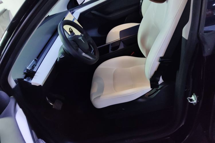 Used Tesla Model Y 2021 Standard Range Rear-Wheel Drive Version Left Front Seat