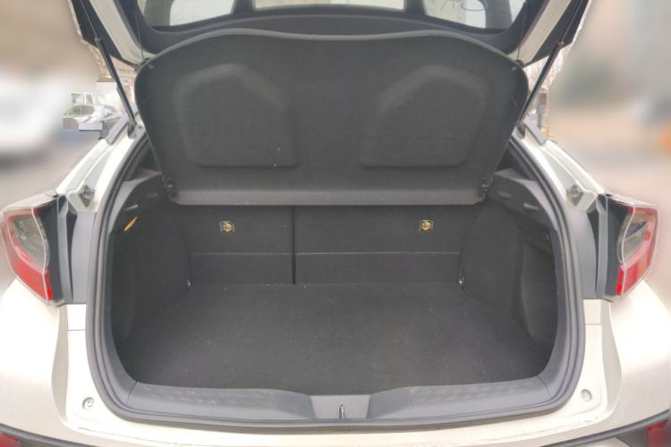 Used Toyota C-HR 2018 2.0L Luxury Sunroof Version China VI Standard