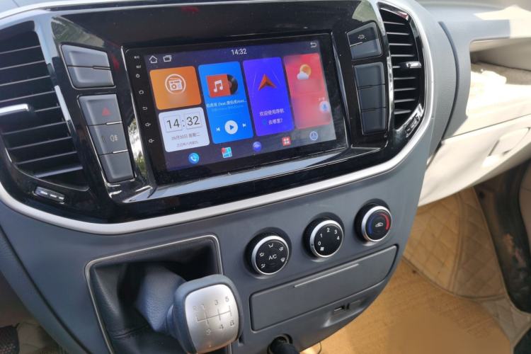 Used SAIC MAXUS Xintu V80 2023 2.0T Manual Classic Aoyuntong Short Wheelbase Mid-Roof 7/8/9-Seater