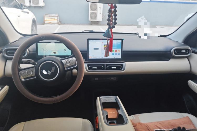 Used Wuling Bingo PLUS 2024 330 km Range Five-Seater Version Center Console