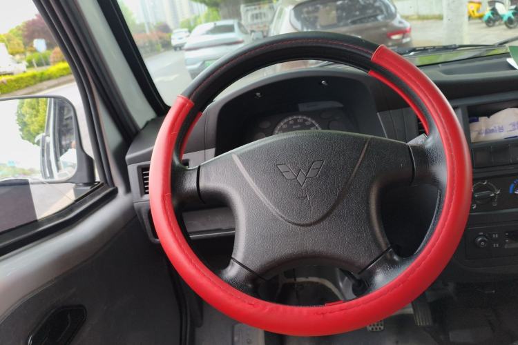 Used Wuling Zhiguang 2023 1.5L Practical Version 5/7 Seats Steering Wheel