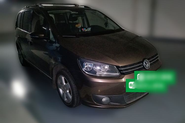 Used Volkswagen Touran 2013 1.4T DSG Comfort Edition 5-Seater Front Right 45 Deg