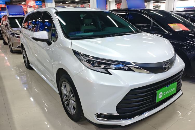 Used Toyota SIENNA 2024 2.5L Hybrid Comfort Edition Front Right 45 Deg