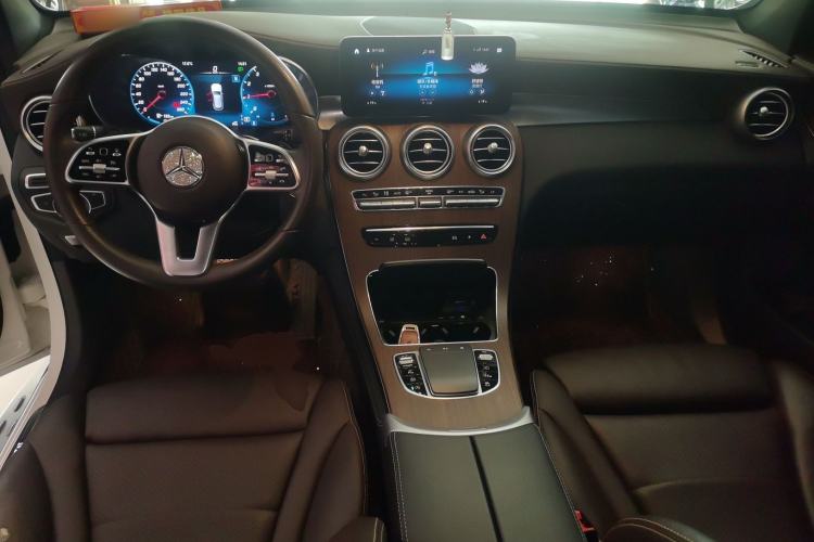 Used Mercedes-Benz GLC 2021 GLC 300 L 4MATIC Dynamic Model Center Console