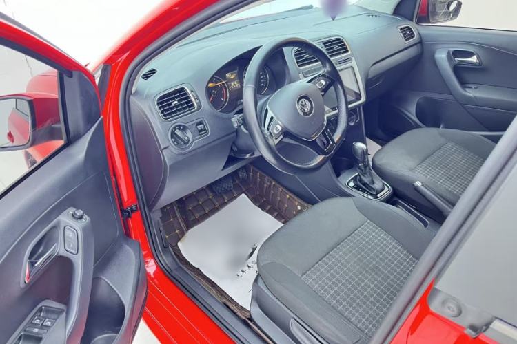 Used Volkswagen Polo 2016 1.6L Automatic Comfort Model
