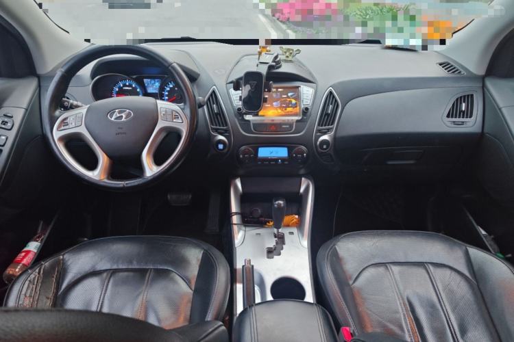 Used Hyundai ix35 2015 2.0L Automatic 2WD Smart Type China IV Center Console