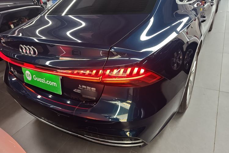 Used Audi A7L 2024 45TFSI quattro S-line Visionary Edition Flow Crystal Package Right Rear Taillight