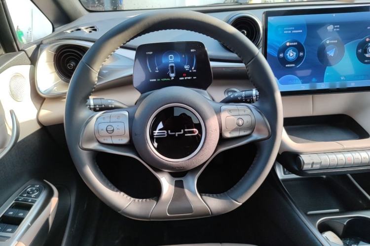 Used BYD Dolphin 2023 420 km Fashion Edition
