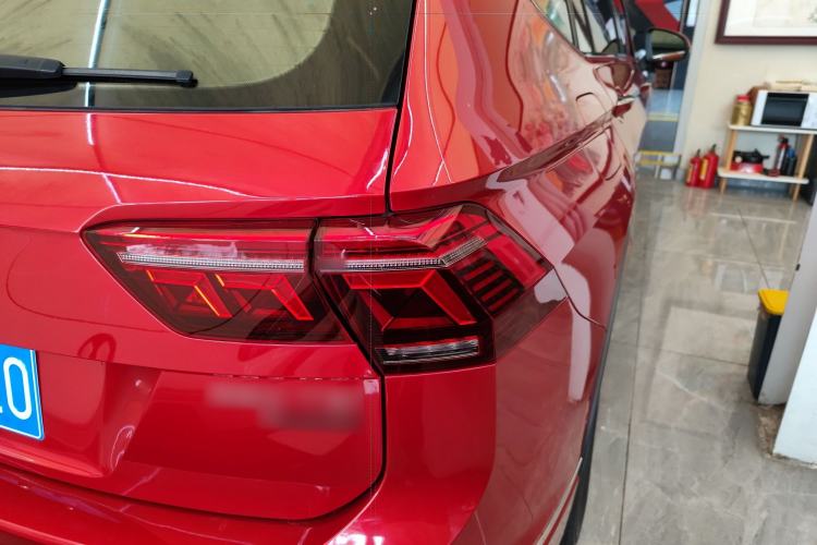 Used Volkswagen Tiguan L 2022 380TSI Automatic All-Wheel Drive R-Line Flagship 7-Seater Right Rear Taillight