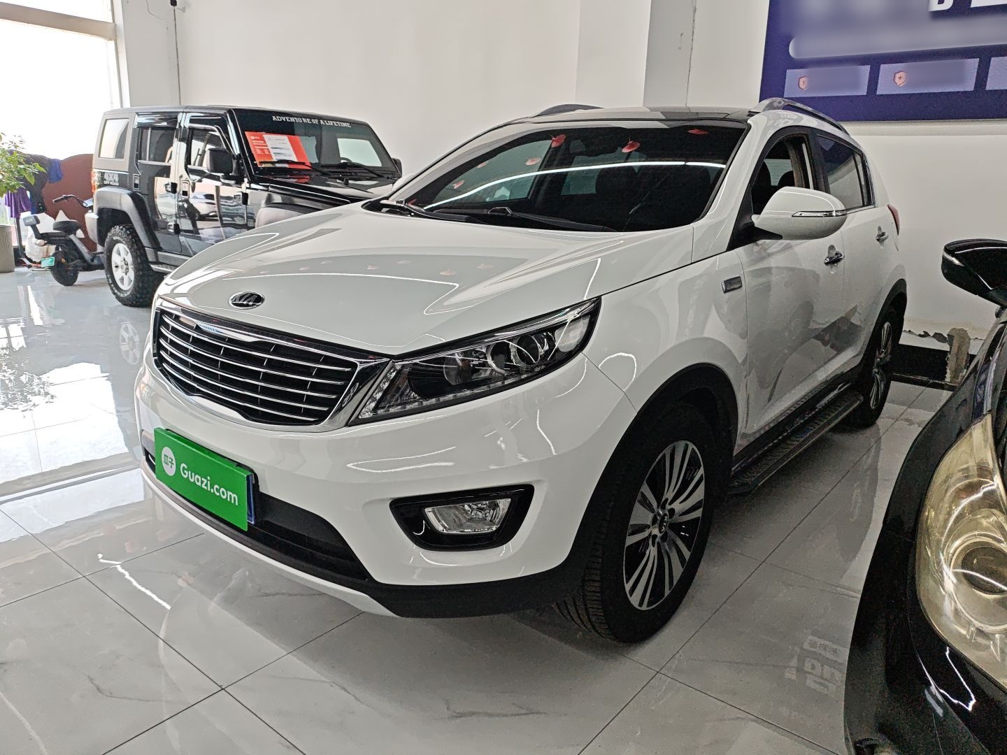 Под передней частью автомобиля