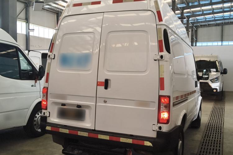 Used JMC Transit 2019 2.8T Commercial Version Short Wheelbase Mid-Roof 3-Seater China VI Standard JX493