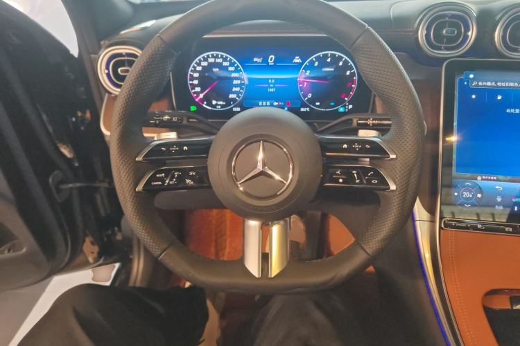 Used Mercedes-Benz GLC 2025 Refreshed GLC 300 L 4MATIC Dynamic Version 5 Seats
