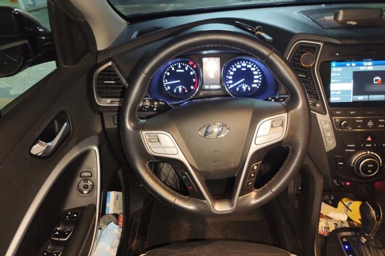 Used Hyundai Santa Fe 2017 2.0T Automatic All-Wheel Drive Smart 7-Seater Steering Wheel