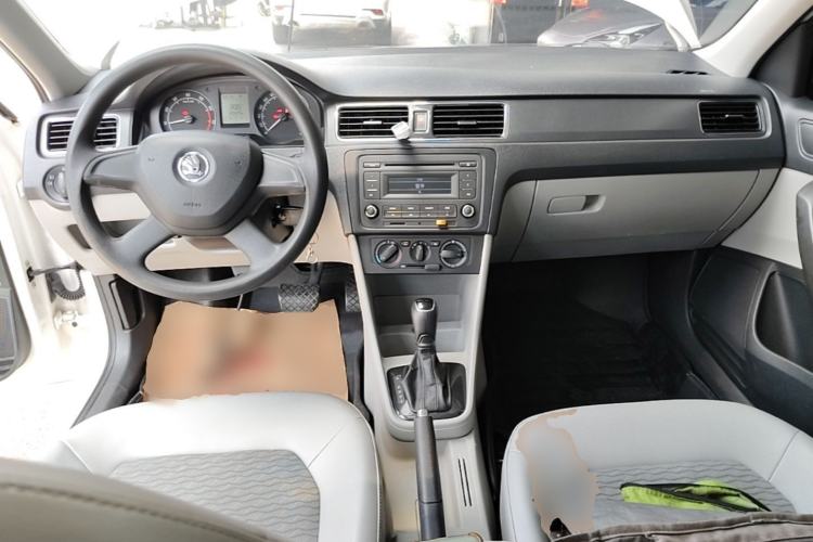 Used Skoda Rapid 2013 1.6L Automatic Smart Selection Model
