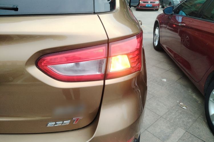 Used GAC Trumpchi GS4 2017 235T Automatic Two-Wheel Drive Luxury Smart Connectivity Version Right Rear Taillight